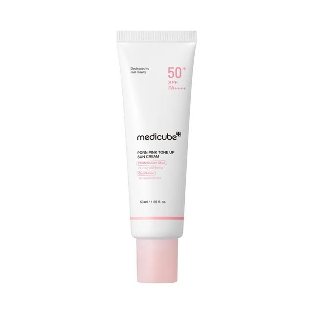کرم ضد آفتاب بیرنگ دست و صورت مدیکیوب SPF 50 مدل tone up مناسب برای انواع پوست حجم 50 میلیلیتر کرم ضد آفتاب بیرنگ دست و صورت مدیکیوب SPF 50 مدل tone up مناسب برای انواع پوست حجم 50 میلیلیتر